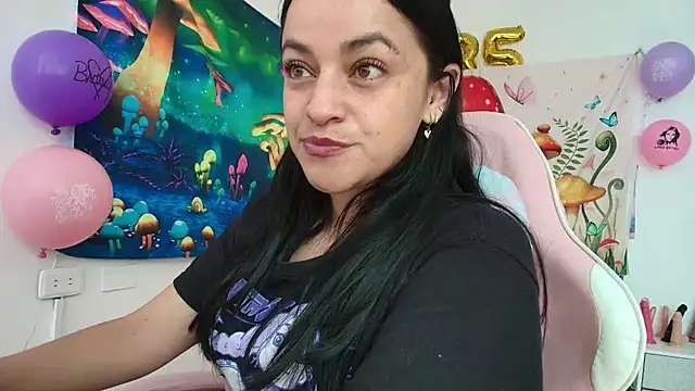 Snapshot of LovelyAzucena chatting on May 9, 2:31 pm LovelyAzucena online show from May 9, 2:31 pm