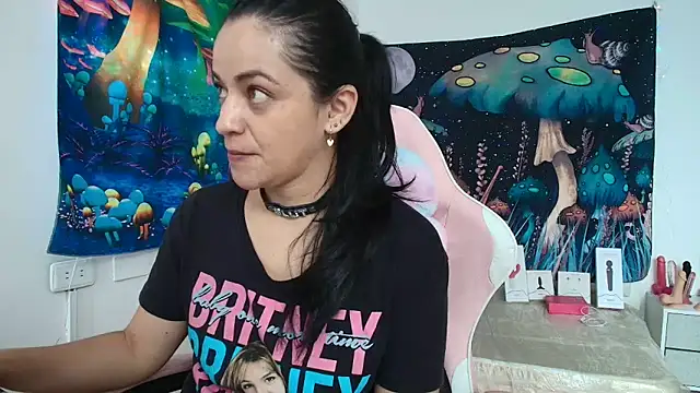 Snapshot of LovelyAzucena chatting on April 29, 3:27 pm LovelyAzucena online show from April 29, 3:27 pm