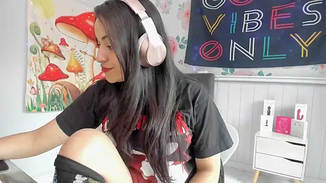 Snapshot of LovelyAzucena chatting on October 25, 2:50 pm LovelyAzucena online show from October 25, 2:50 pm