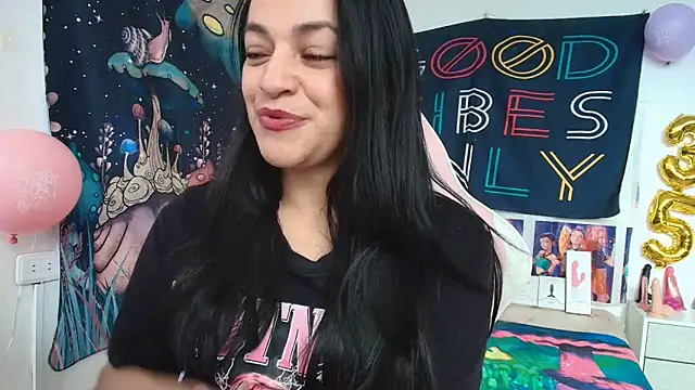 Snapshot of LovelyAzucena chatting on May 15, 2:37 pm LovelyAzucena online show from May 15, 2:37 pm