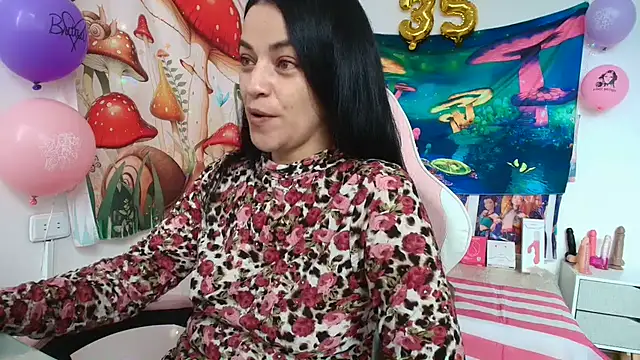 Snapshot of LovelyAzucena chatting on May 4, 3:48 pm LovelyAzucena online show from May 4, 3:48 pm