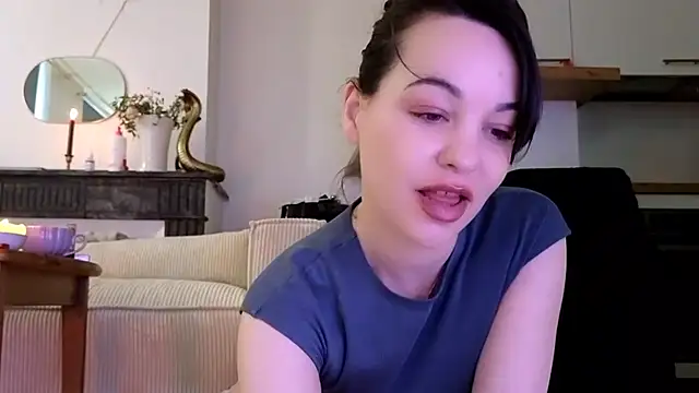 Snapshot of Lilie_romeo chatting on February 10, 3:53 pm Lilie romeo online show from February 10, 3:53 pm