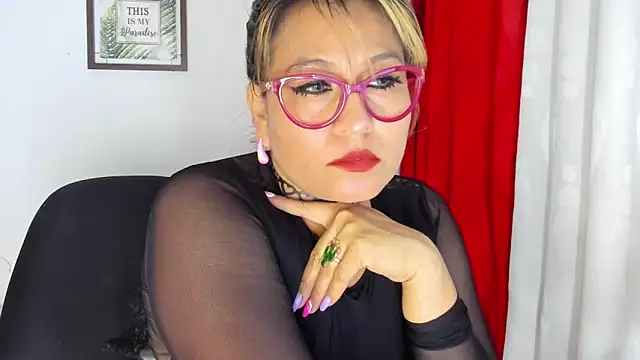 Victoria Caruso online show from December 18, 1:26 am