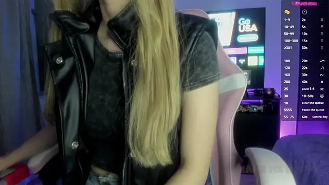 Snapshot of TiffanyBela chatting on March 17, 12:10 am TiffanyBela online show from March 17, 12:10 am