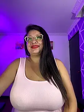 Snapshot of MiiaaJoness chatting on November 15, 3:16 pm MiiaaJoness online show from November 15, 3:16 pm