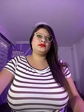 Snapshot of MiiaaJoness chatting on February 7, 2:58 pm MiiaaJoness online show from February 7, 2:58 pm