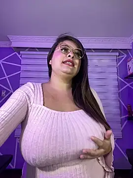 Snapshot of MiiaaJoness chatting on February 15, 3:06 pm MiiaaJoness online show from February 15, 3:06 pm