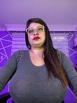 Snapshot of MiiaaJoness chatting on February 27, 3:05 pm MiiaaJoness online show from February 27, 3:05 pm