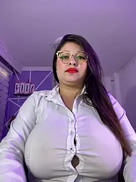 Snapshot of MiiaaJoness chatting on February 4, 3:04 pm MiiaaJoness online show from February 4, 3:04 pm