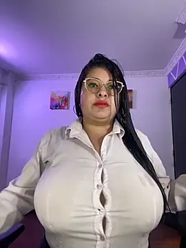 Snapshot of MiiaaJoness chatting on December 2, 3:36 pm MiiaaJoness online show from December 2, 3:36 pm