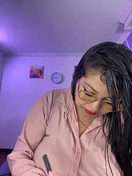 Snapshot of MiiaaJoness chatting on December 4, 3:00 pm MiiaaJoness online show from December 4, 3:00 pm