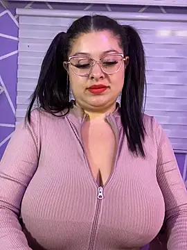 MiiaaJoness online show from May 4, 4:32 pm