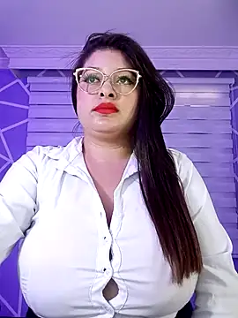 Snapshot of MiiaaJoness chatting on February 14, 6:08 pm MiiaaJoness online show from February 14, 6:08 pm