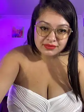 Snapshot of MiiaaJoness chatting on November 19, 2:28 pm MiiaaJoness online show from November 19, 2:28 pm