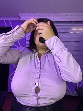 Snapshot of MiiaaJoness chatting on October 27, 3:02 pm MiiaaJoness online show from October 27, 3:02 pm