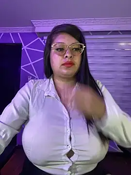 Snapshot of MiiaaJoness chatting on October 30, 3:42 pm MiiaaJoness online show from October 30, 3:42 pm