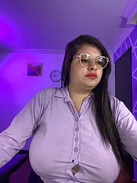 Snapshot of MiiaaJoness chatting on November 24, 3:45 pm MiiaaJoness online show from November 24, 3:45 pm