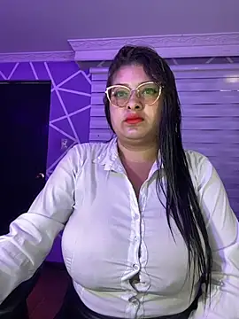 Snapshot of MiiaaJoness chatting on October 24, 3:22 pm MiiaaJoness online show from October 24, 3:22 pm