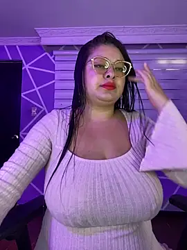 Snapshot of MiiaaJoness chatting on October 17, 2:52 pm MiiaaJoness online show from October 17, 2:52 pm