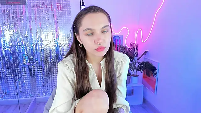 ChloeSunny online show from June 26, 2:01 pm