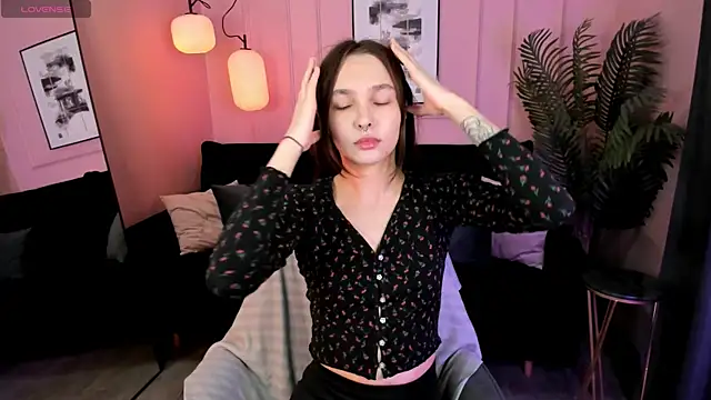 ChloeSunny online show from May 24, 6:02 am