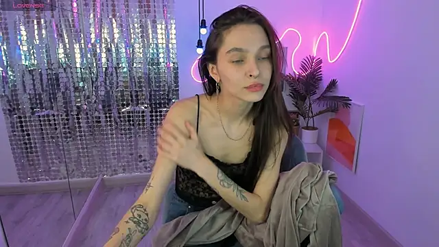 Snapshot of ChloeSunny chatting on April 6, 4:46 am ChloeSunny online show from April 6, 4:46 am