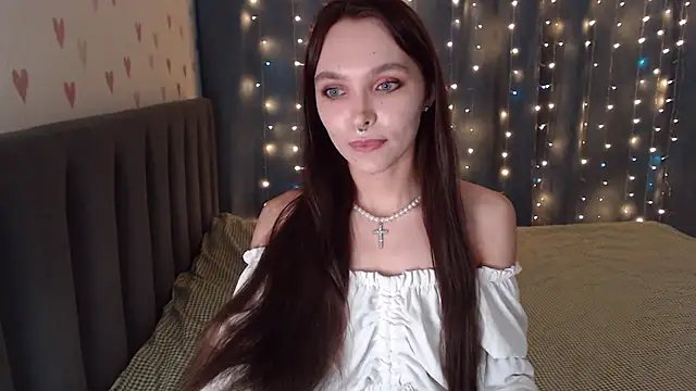 Snapshot of ChloeSunny chatting on February 13, 2:39 pm ChloeSunny online show from February 13, 2:39 pm