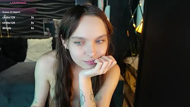 ChloeSunny online show from May 17, 6:19 pm