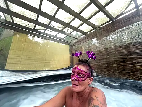 Snapshot of prainxxx22 chatting on October 29, 6:18 pm prainxxx22 online show from October 29, 6:18 pm