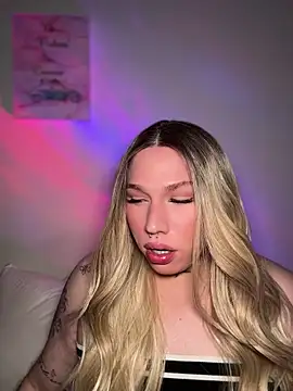 IsabellaFigueredo   online show from May 13, 7:04 am