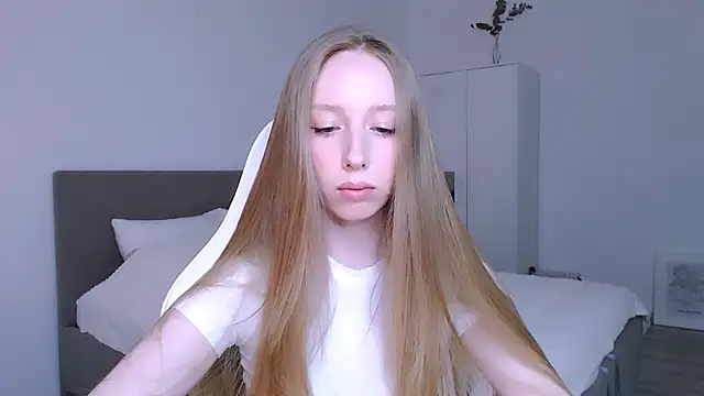 Snapshot of Luna_insniity chatting on December 1, 9:15 pm Luna insniity online show from December 1, 9:15 pm