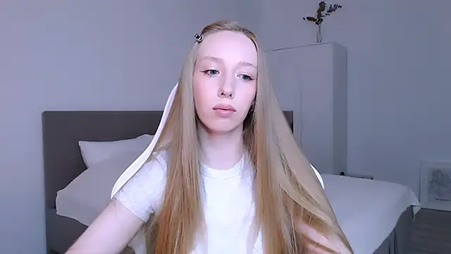 Snapshot of Luna_insniity chatting on November 28, 8:20 pm Luna insniity online show from November 28, 8:20 pm