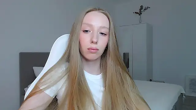 Snapshot of Luna_insniity chatting on December 13, 10:05 pm Luna insniity online show from December 13, 10:05 pm