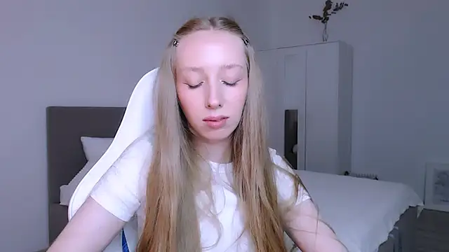 Snapshot of Luna_insniity chatting on November 14, 8:23 pm Luna insniity online show from November 14, 8:23 pm