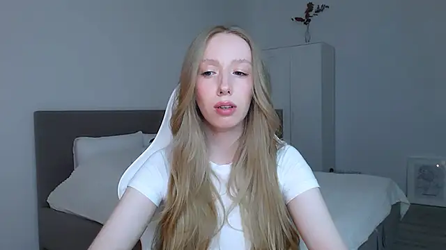 Snapshot of Luna_insniity chatting on October 24, 8:30 pm Luna insniity online show from October 24, 8:30 pm