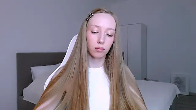 Luna insniity online show from February 18, 8:49 pm