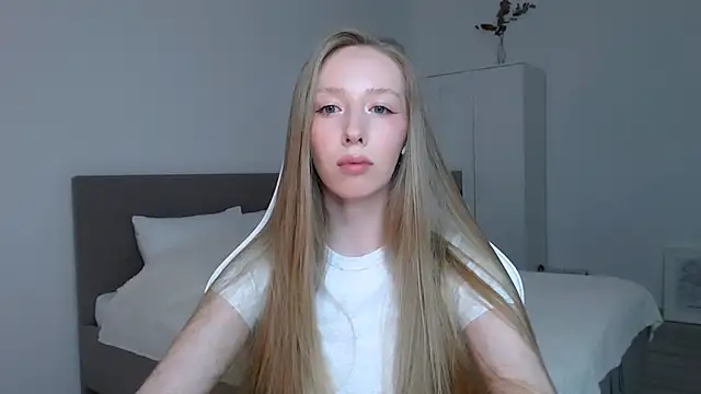 Snapshot of Luna_insniity chatting on November 2, 7:19 pm Luna insniity online show from November 2, 7:19 pm