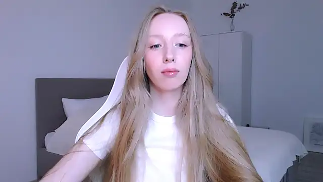 Snapshot of Luna_insniity chatting on November 8, 8:12 pm Luna insniity online show from November 8, 8:12 pm