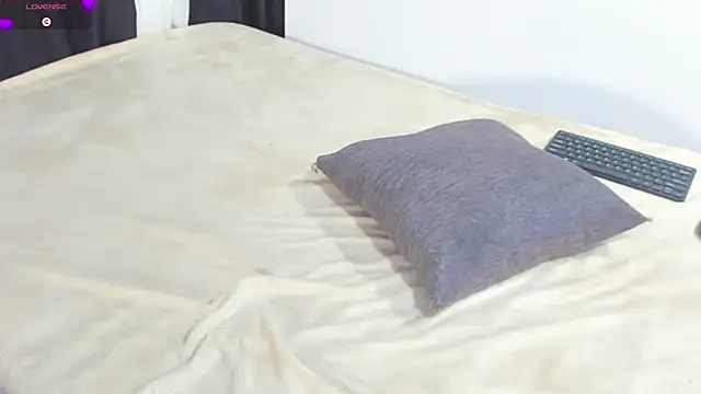 Snapshot of Yummy_squirter chatting on March 23, 3:43 am Yummy squirter online show from March 23, 3:43 am