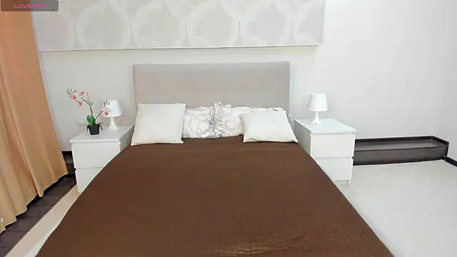 Donna Evans online show from May 13, 11:56 pm
