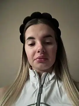 Donna Evans online show from October 30, 2:21 am