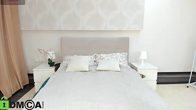 Donna Evans online show from November 14, 12:03 am