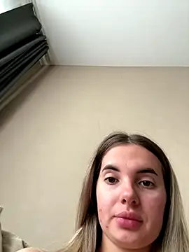 Snapshot of Donna_Evans chatting on October 4, 2:13 am Donna Evans online show from October 4, 2:13 am