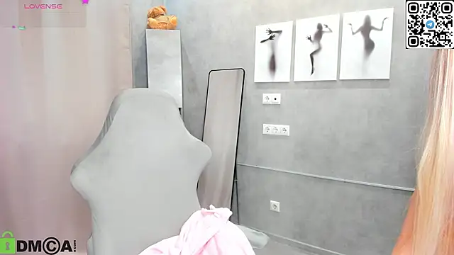 Donna Evans online show from March 9, 11:30 pm