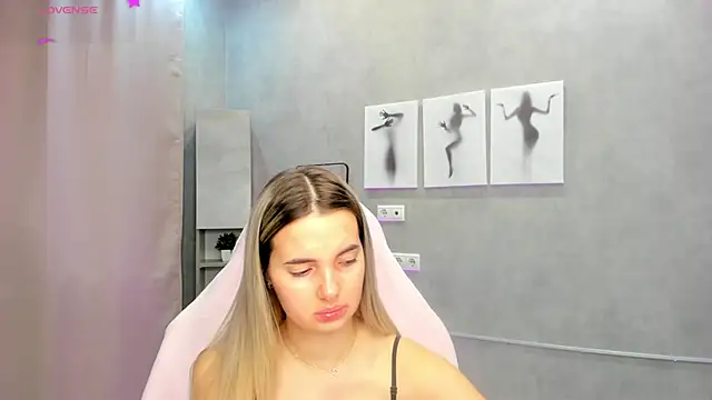 Donna Evans online show from February 27, 11:59 pm