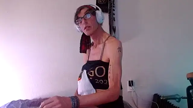 Taylorsexbot online show from March 29, 9:00 am