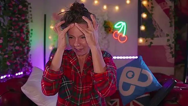 AmicaBentley online show from March 23, 6:13 am