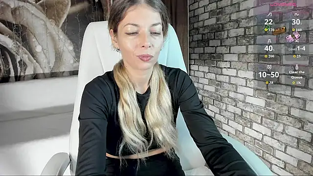 Snapshot of Eva_Melow chatting on November 1, 12:21 pm Eva Melow online show from November 1, 12:21 pm