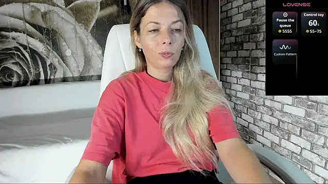 Snapshot of Eva_Melow chatting on October 1, 4:11 pm Eva Melow online show from October 1, 4:11 pm