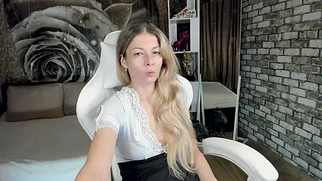 Eva Melow online show from April 3, 2:12 pm